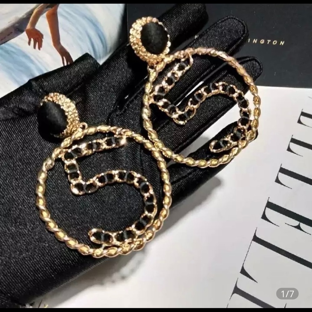 Famous Design Golden Pearl Earring For Women Number 5 Earrings